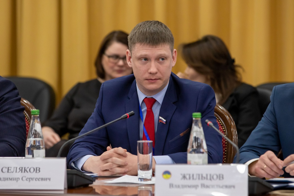AIBR7174.jpg AIBR7174.jpg