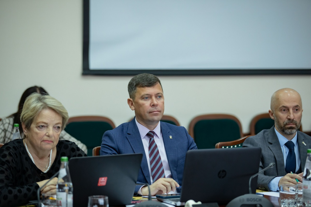 AIBR8422 2.jpg AIBR8422 2.jpg